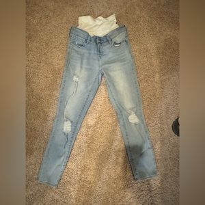 Light wash maternity/postpartum jeans.